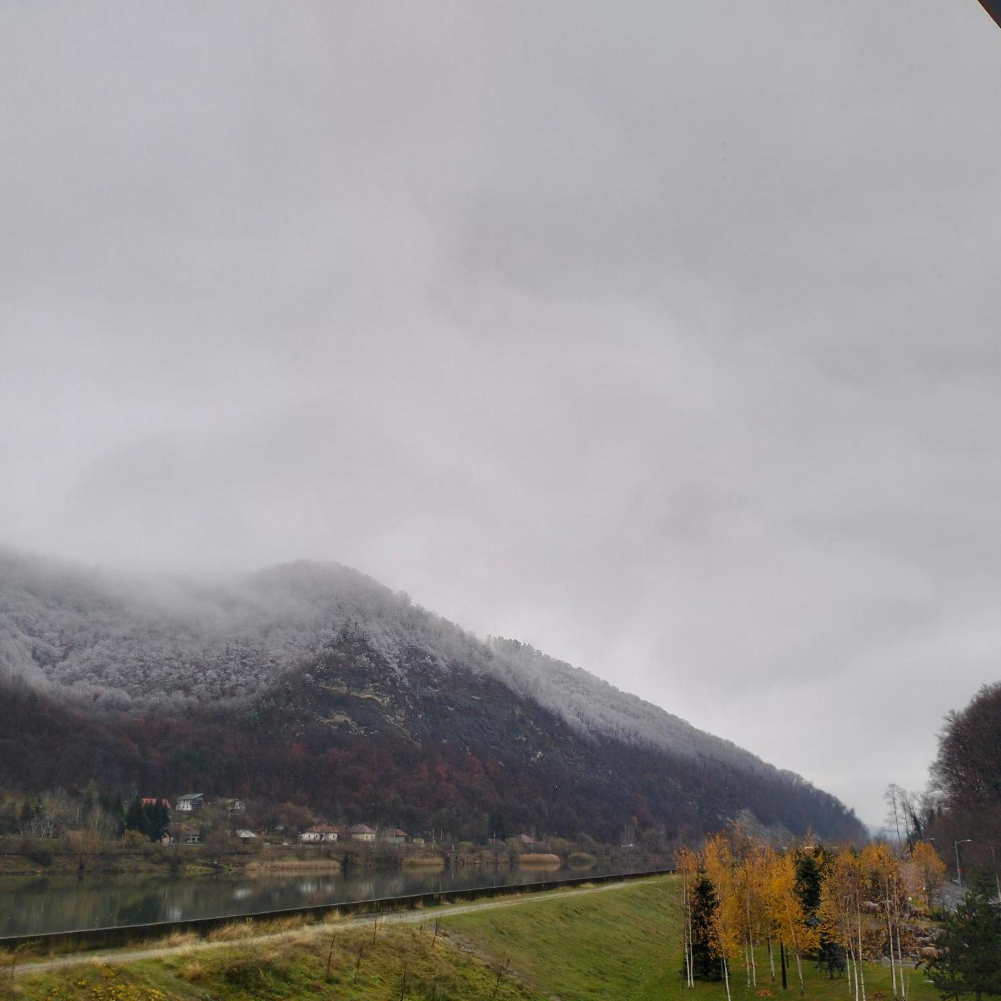 Vila Poienita Caciulata Calimanesti Luaran gambar